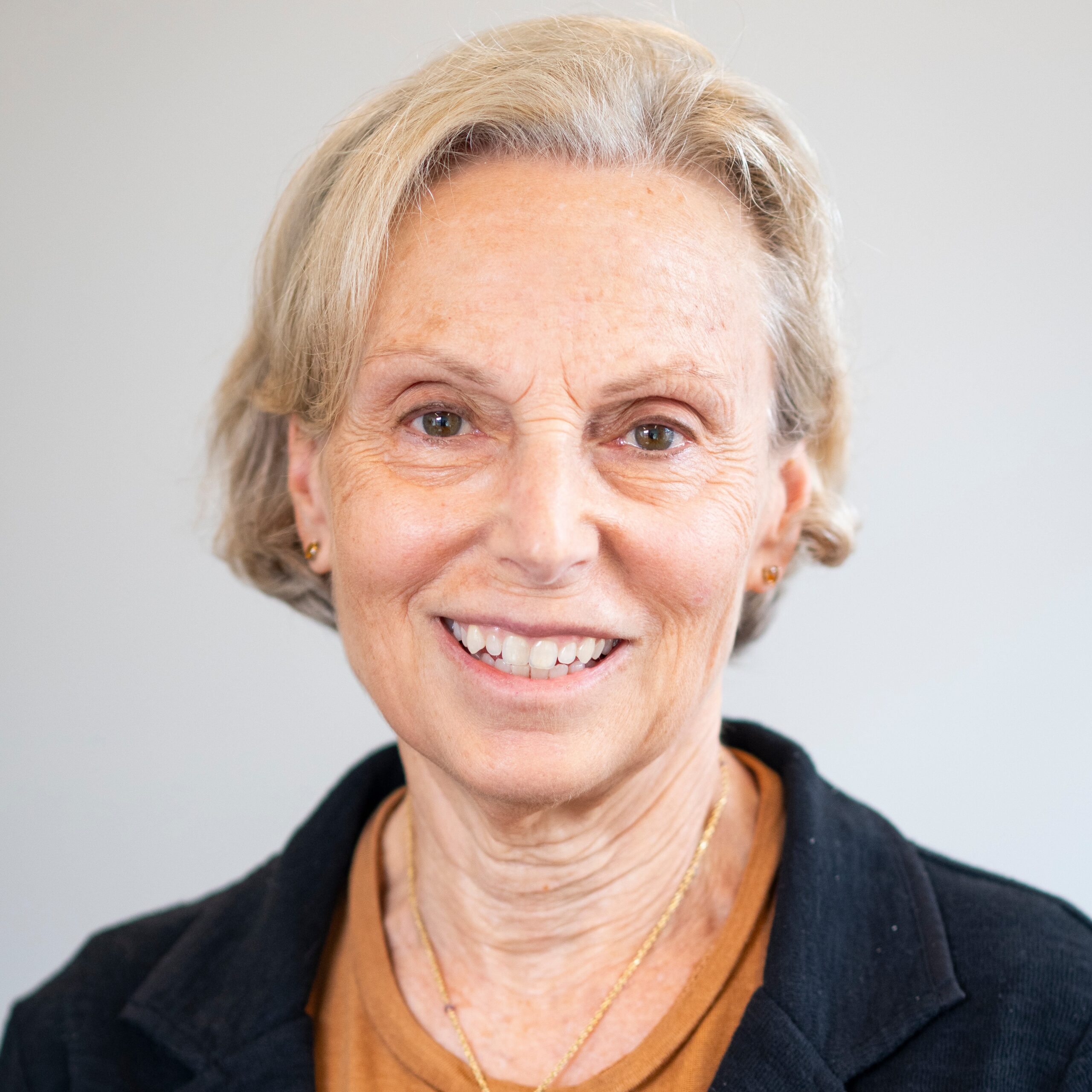 Headshot of Dina Burstein.